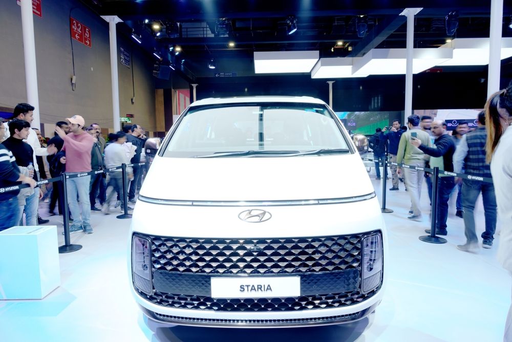 Introducing the 2025 Hyundai Staria Hybrid: Innovation and Versatility Combined