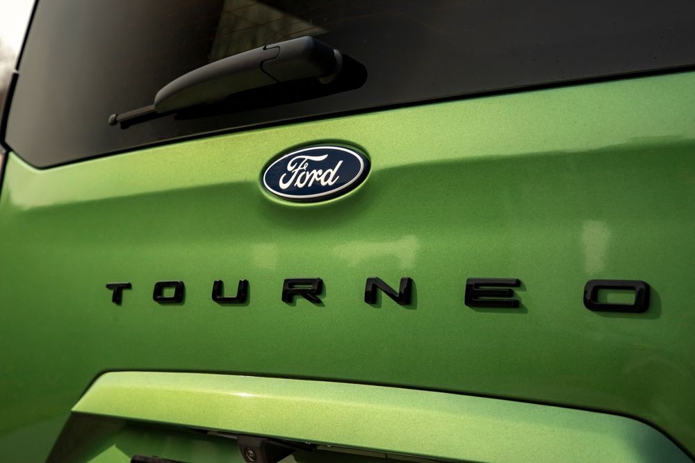 2025 Ford Tourneo: Redefining Versatility for Groups