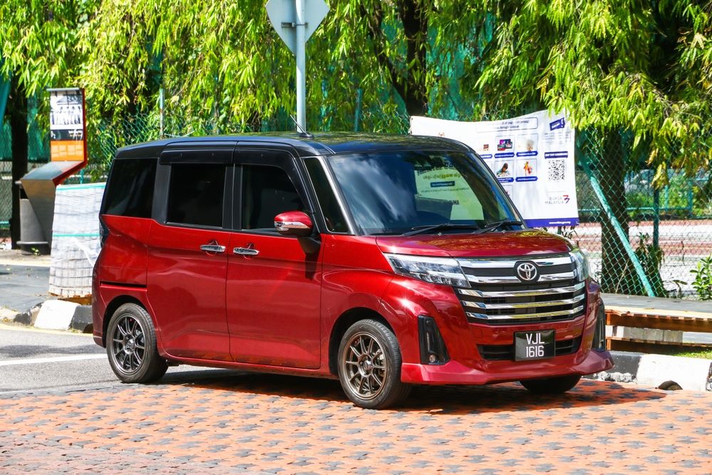 2025 Toyota Roomy: Smart Space for Urban Families