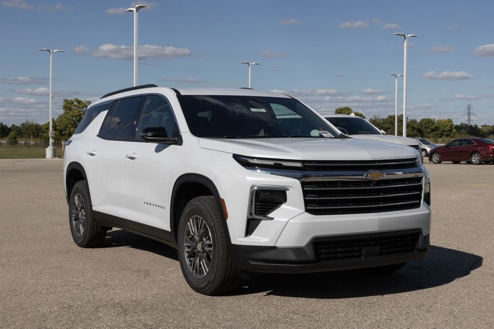 2026 Traverse LT: Three-Row Space, Everyday Ease